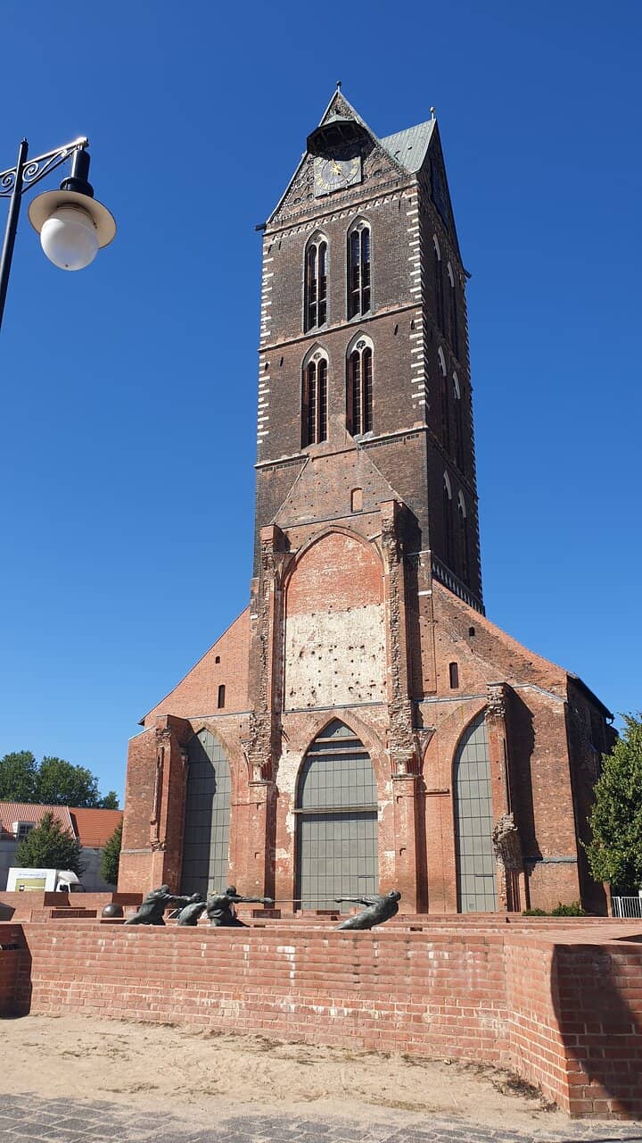 WWII Memorial Sculptures