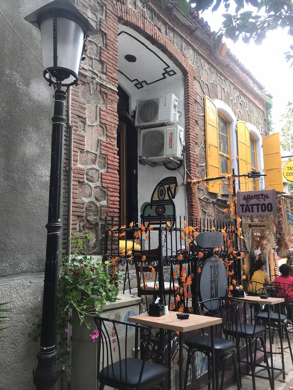 Chic Cafes & Restaurants