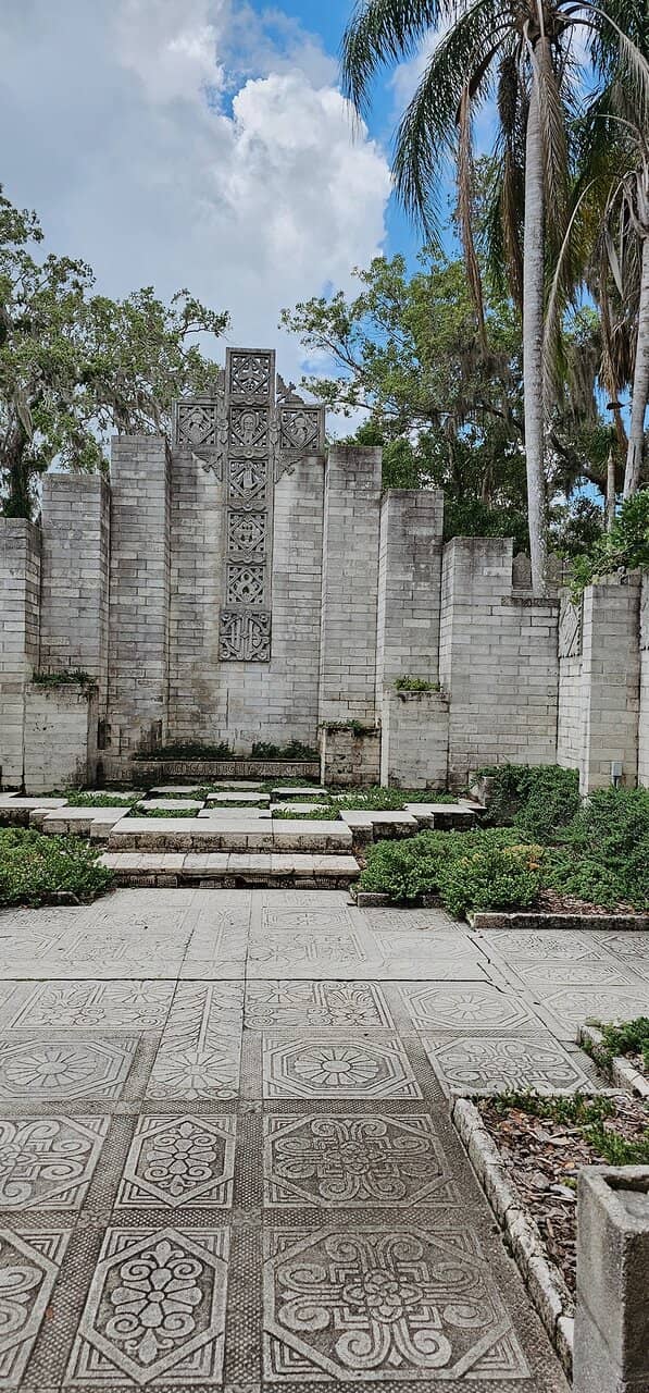 Art Galleries & Exhibitions