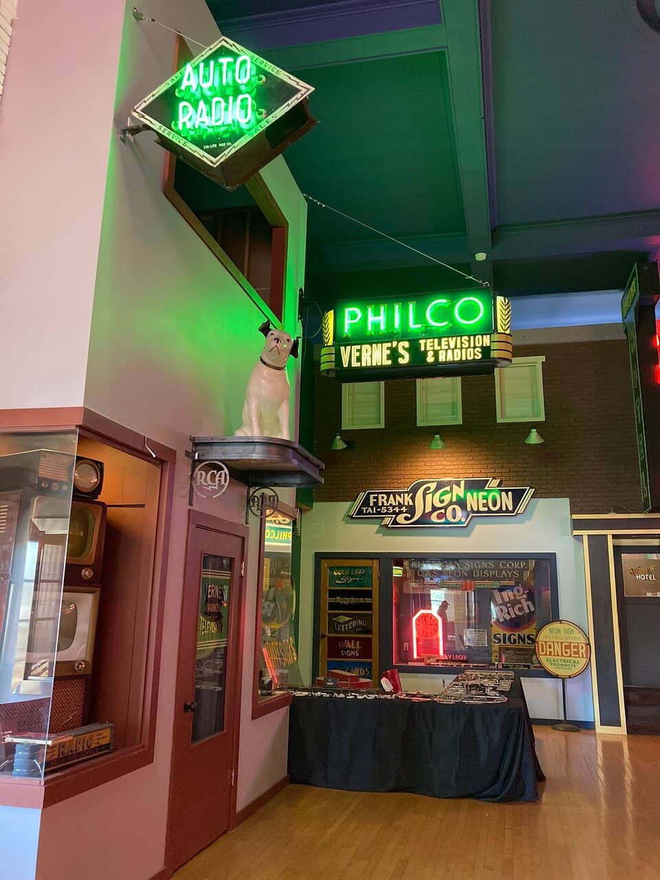 Vintage Apple Neon Sign