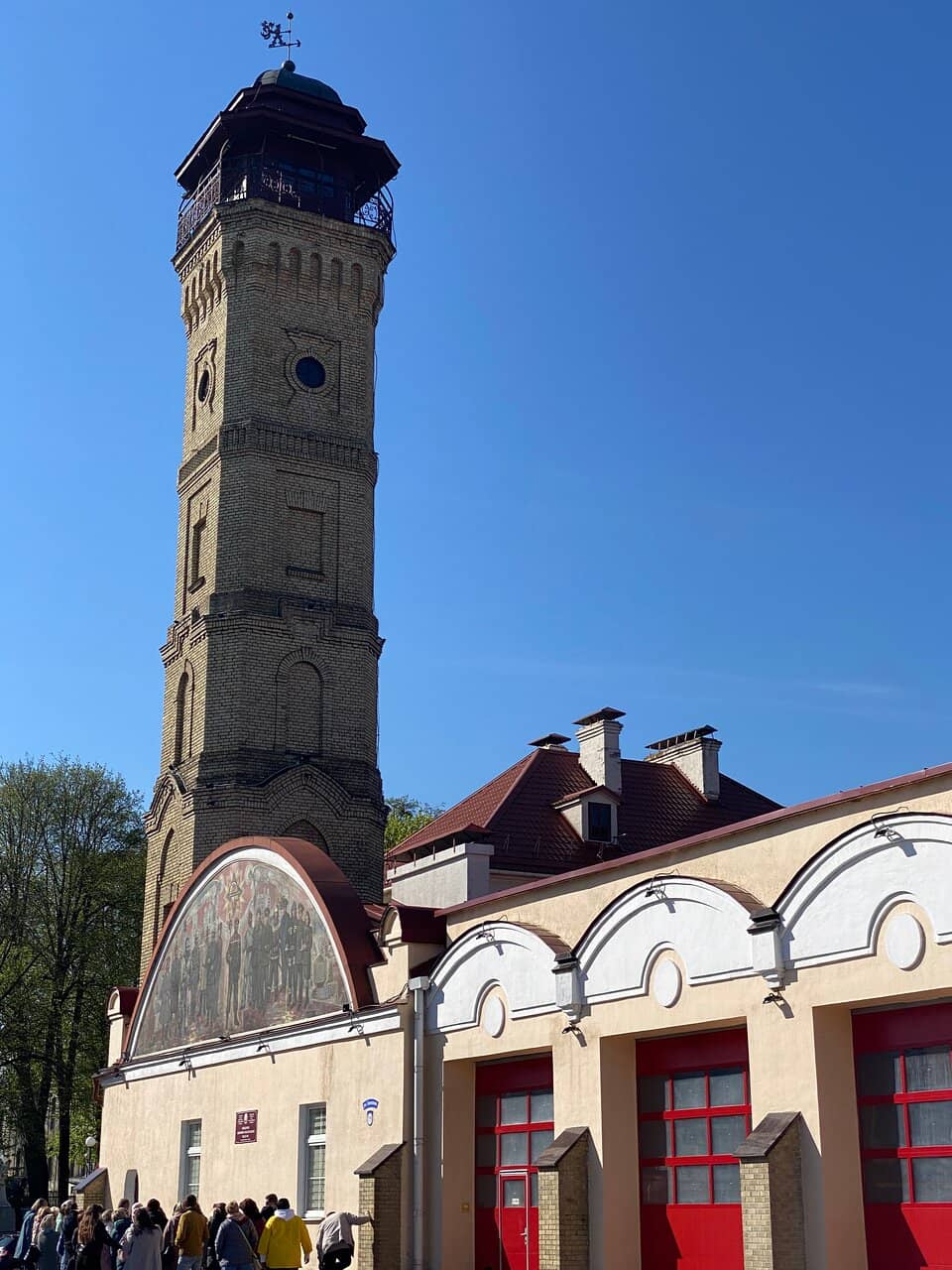 Knowledgeable Guides