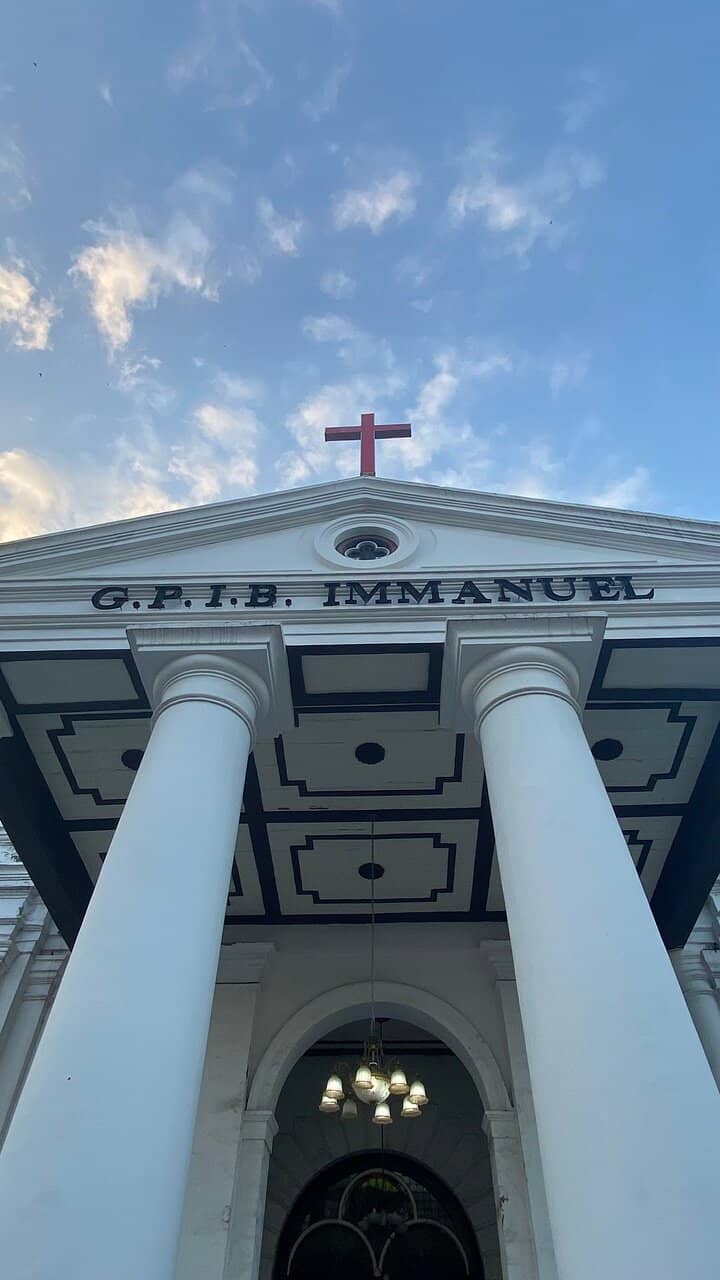 Historic Interior and Pipe Organ