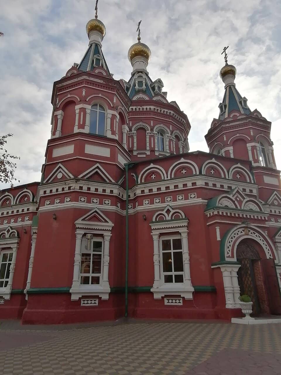 Spacious and Ornate Interior