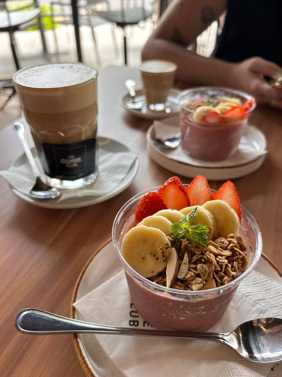 Modern Atmosphere & App Perks