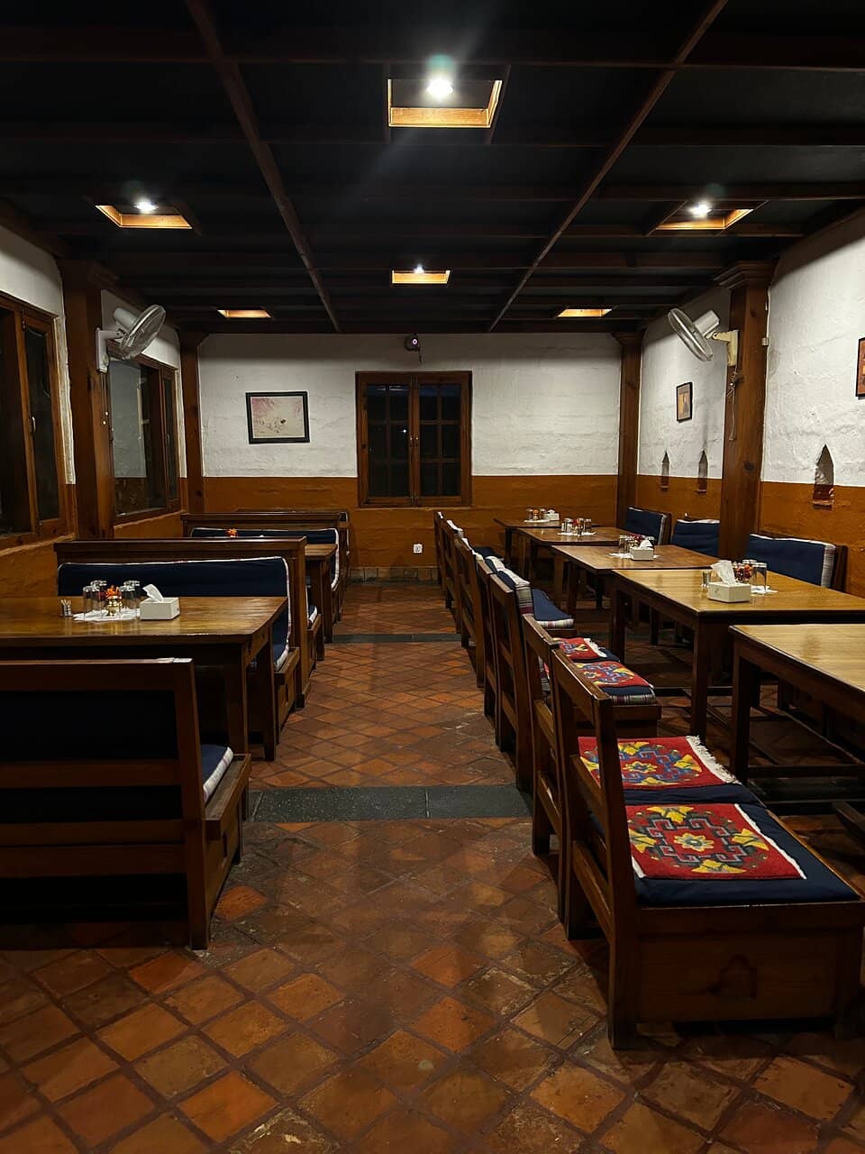 Warm & Rustic Atmosphere