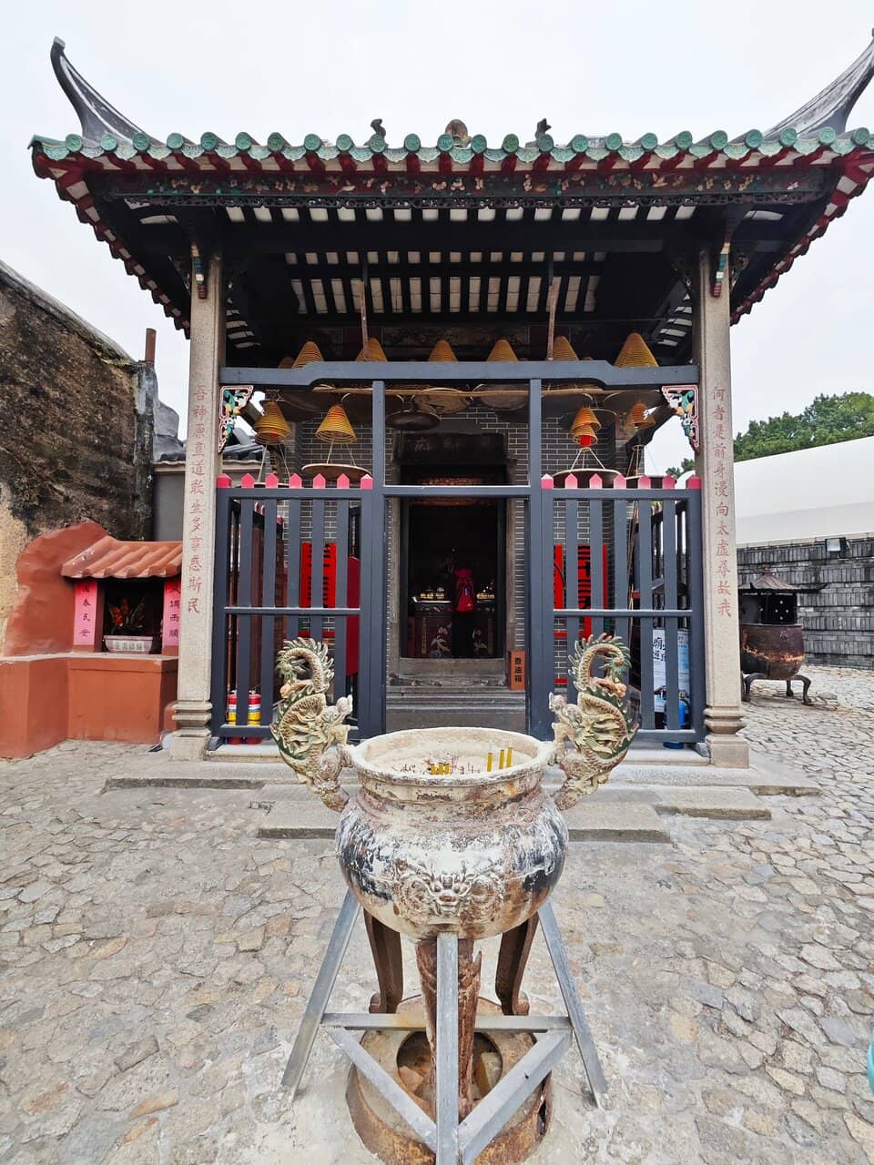 Na Tcha Temple