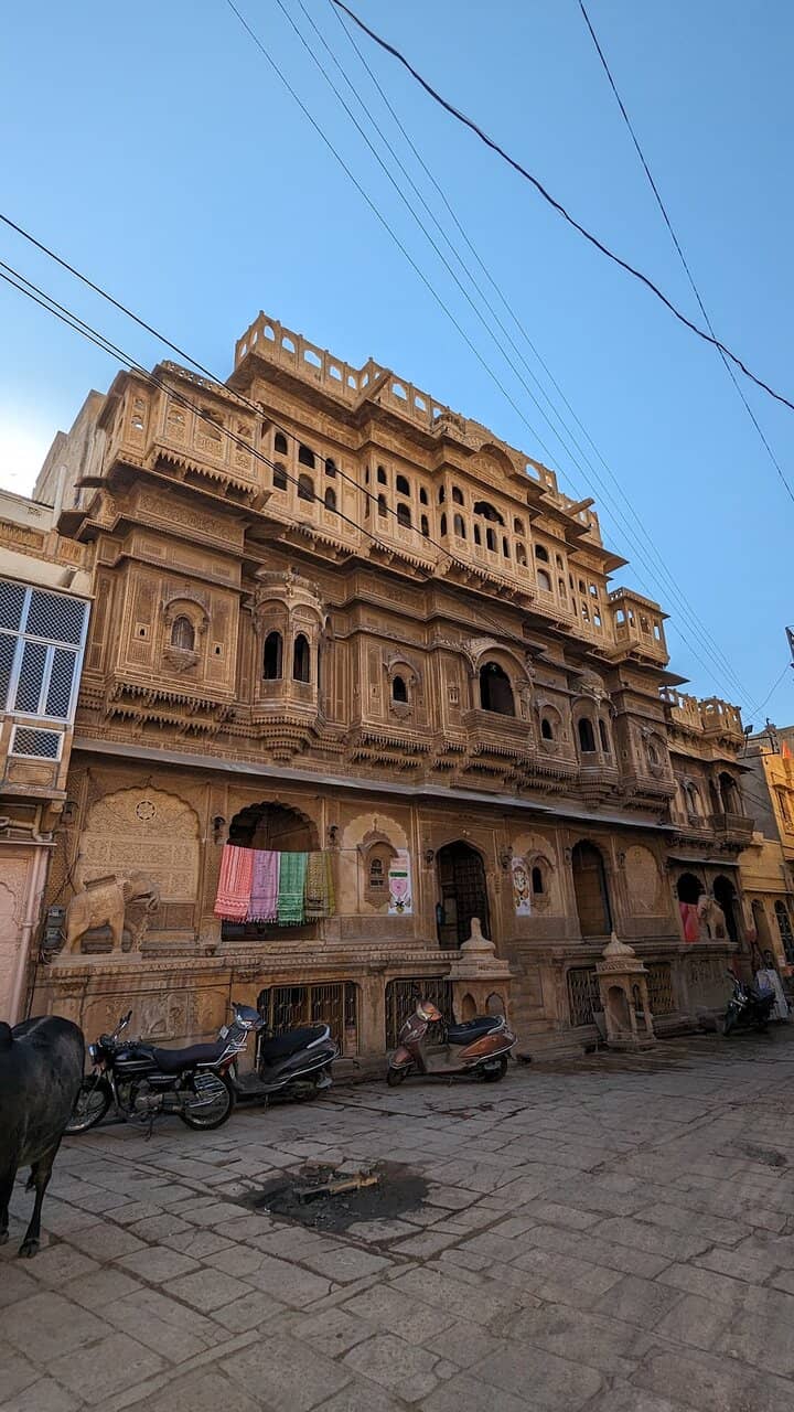 Central Passage Shops