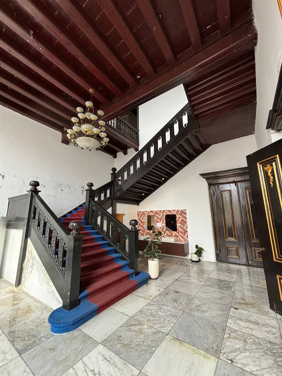 Aesthetic Cafe Vibes