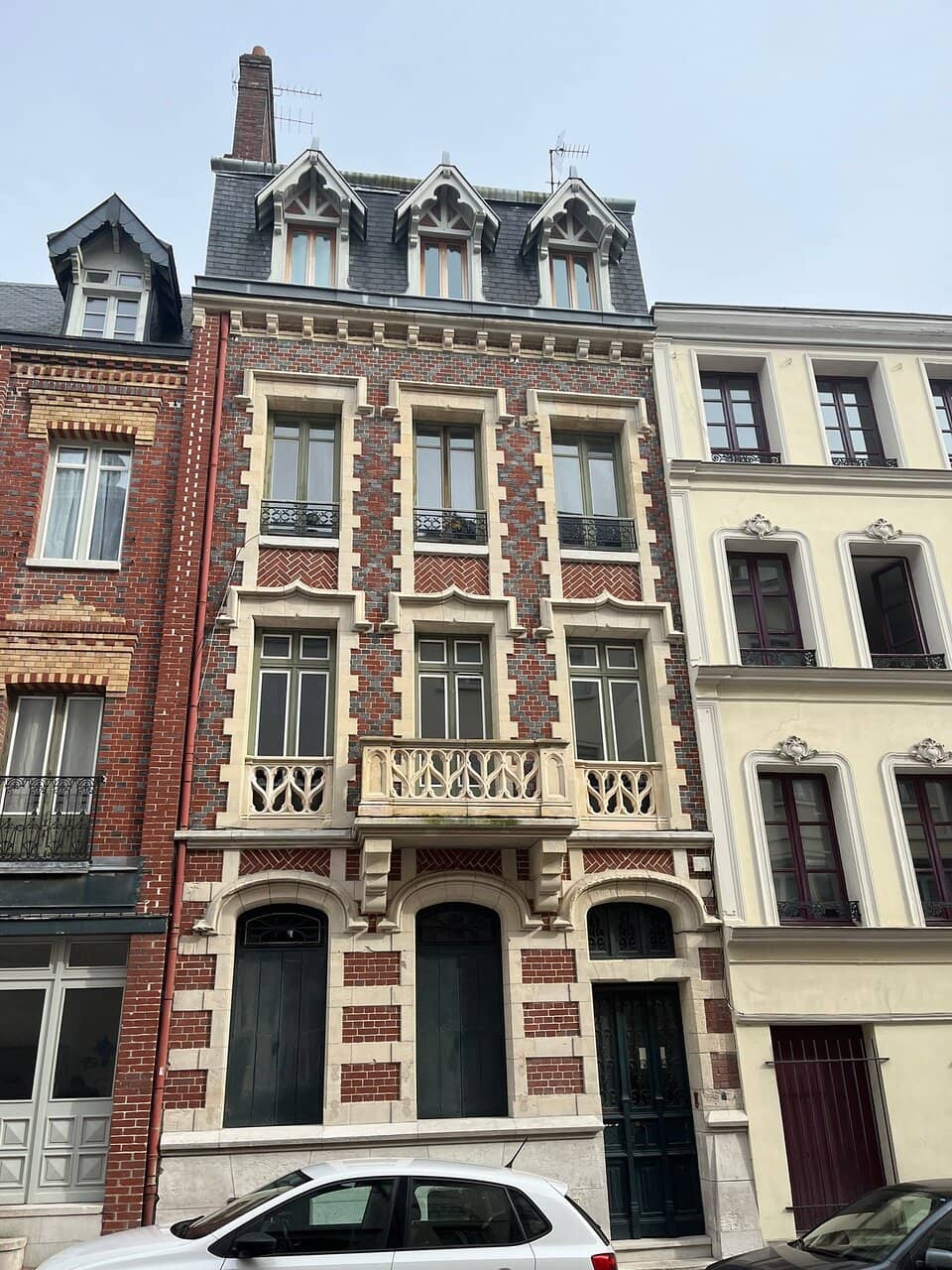 Boutique Shops & Cafes