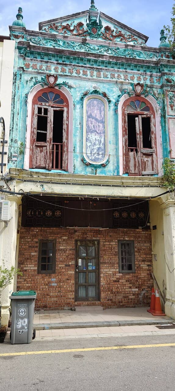 Hidden Alley Exploration