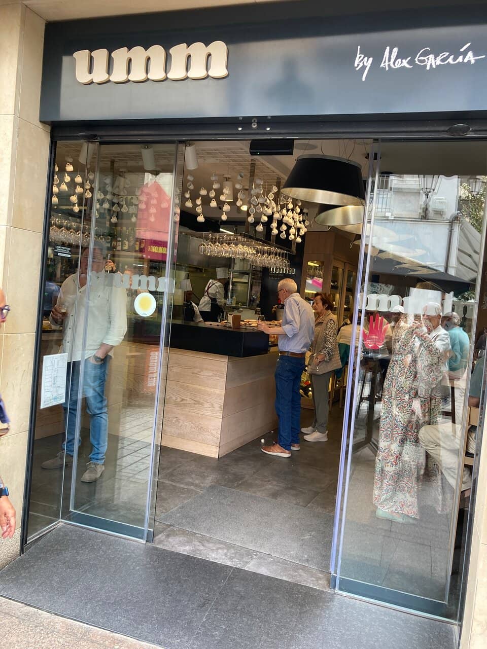 Upbeat & Modern Atmosphere