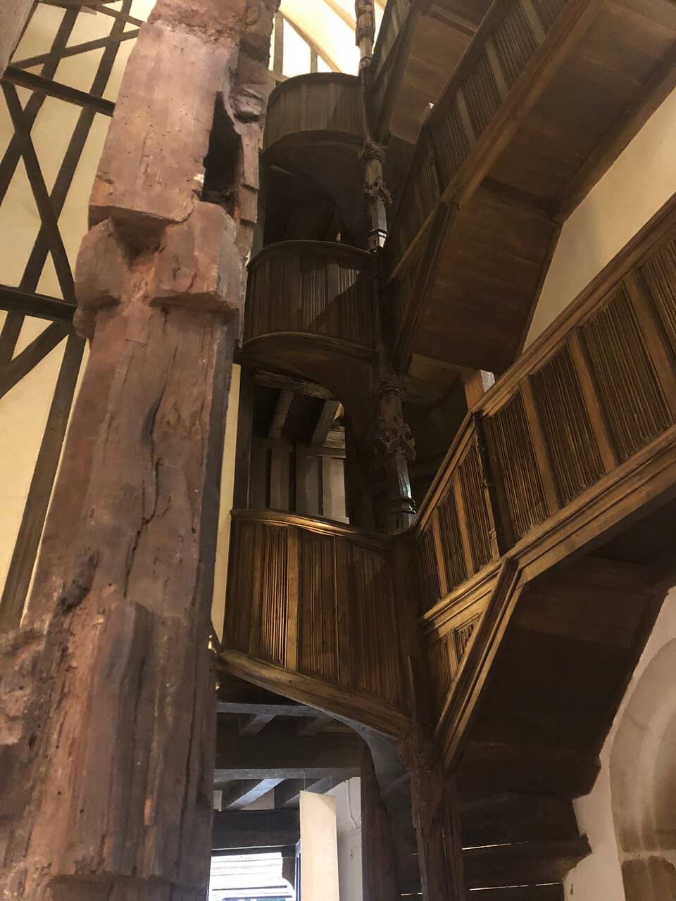 Unique Pondalez Architecture