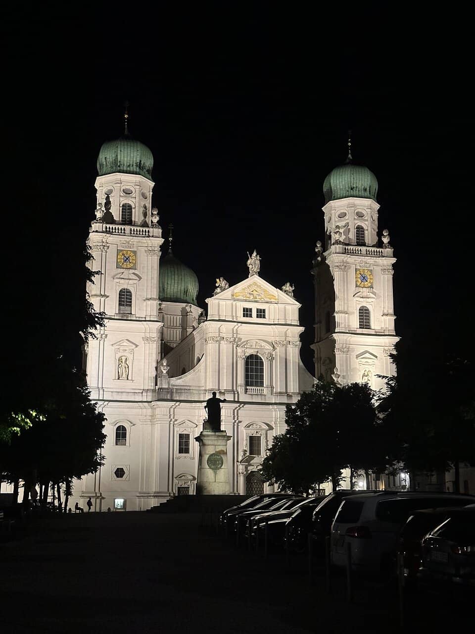 Twin Towers and Grand Facade