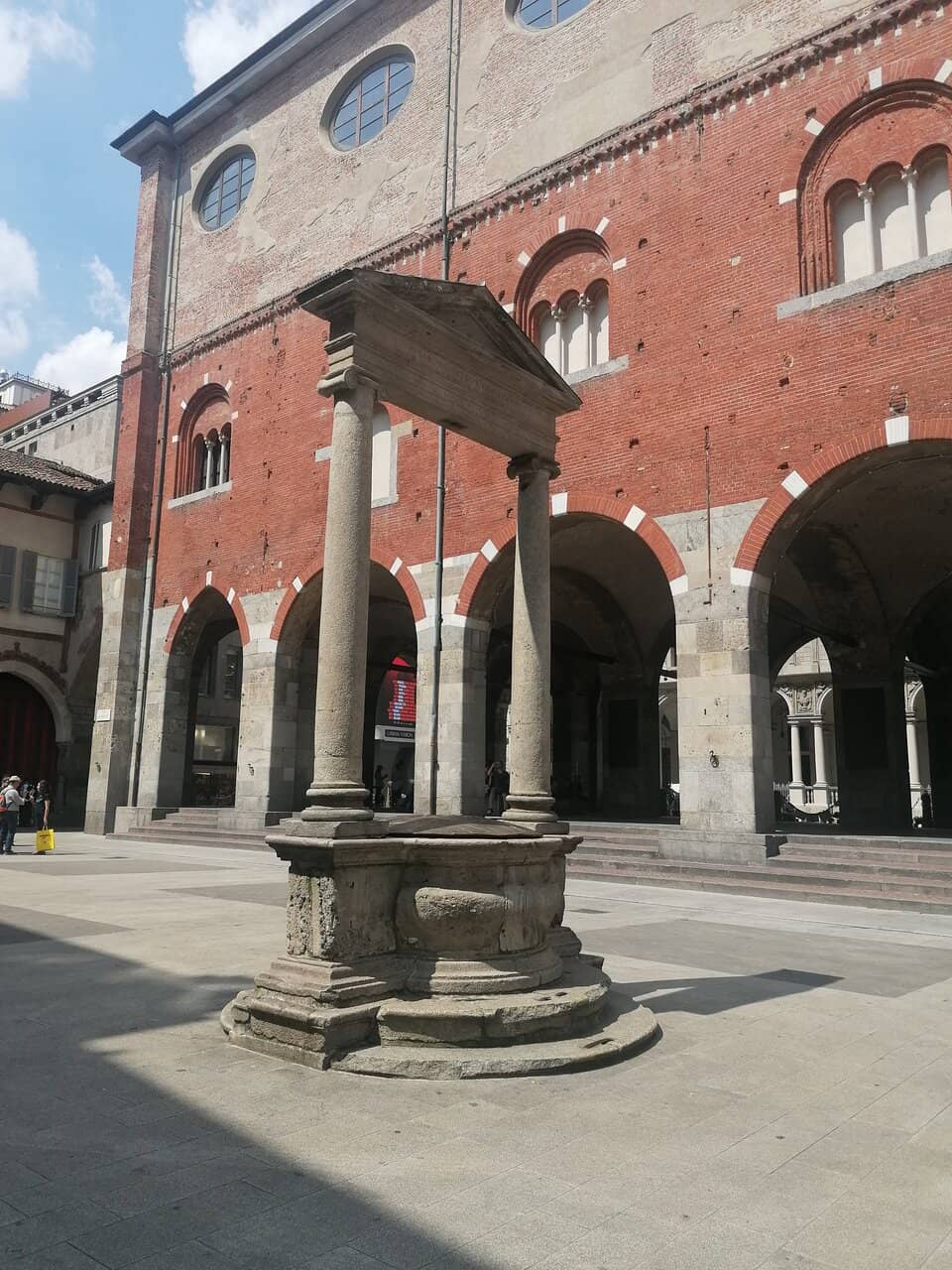 Loggia dei Mercanti