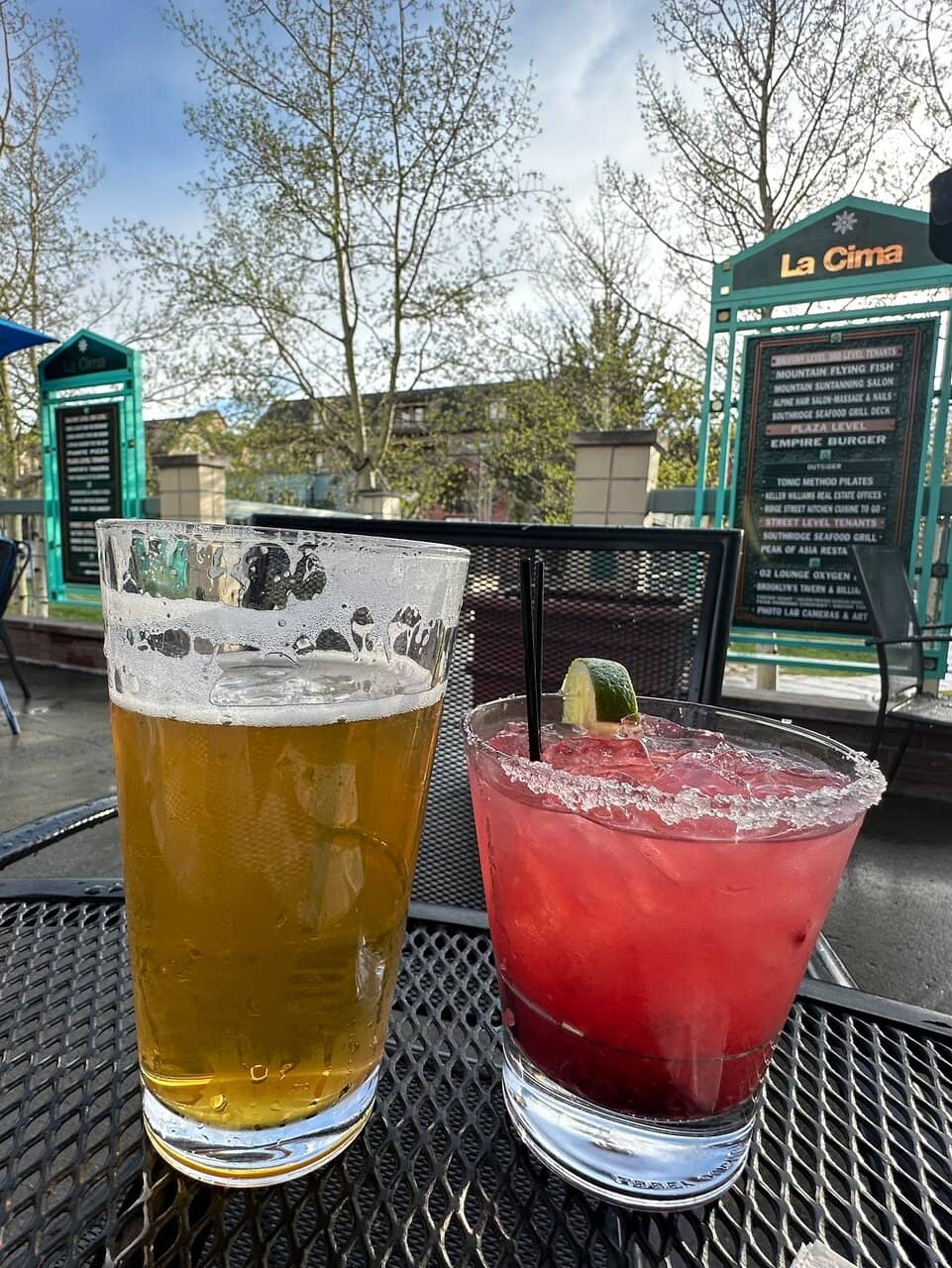 Casual Après-Ski Ambiance