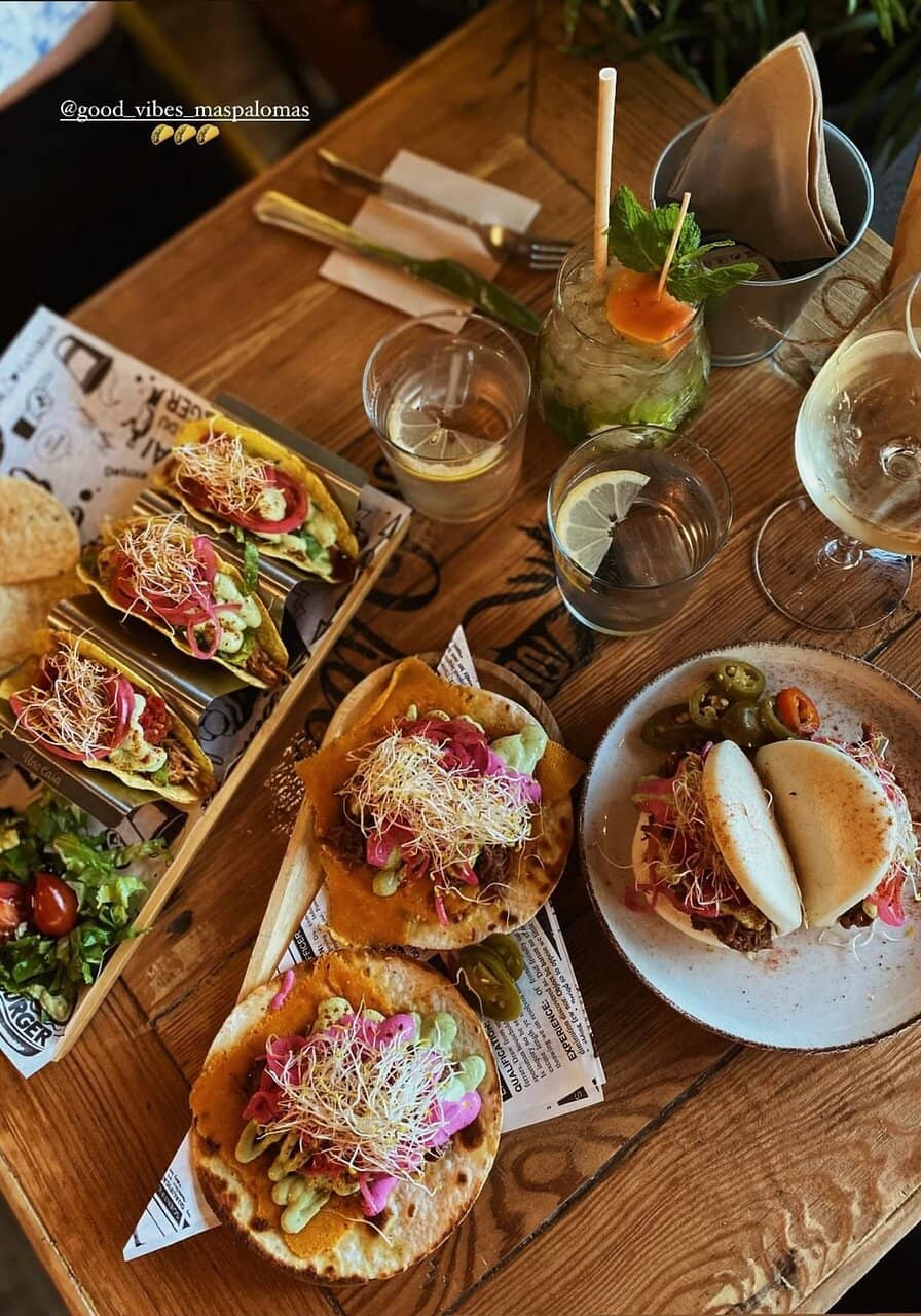 Lively Atmosphere & Great Cocktails