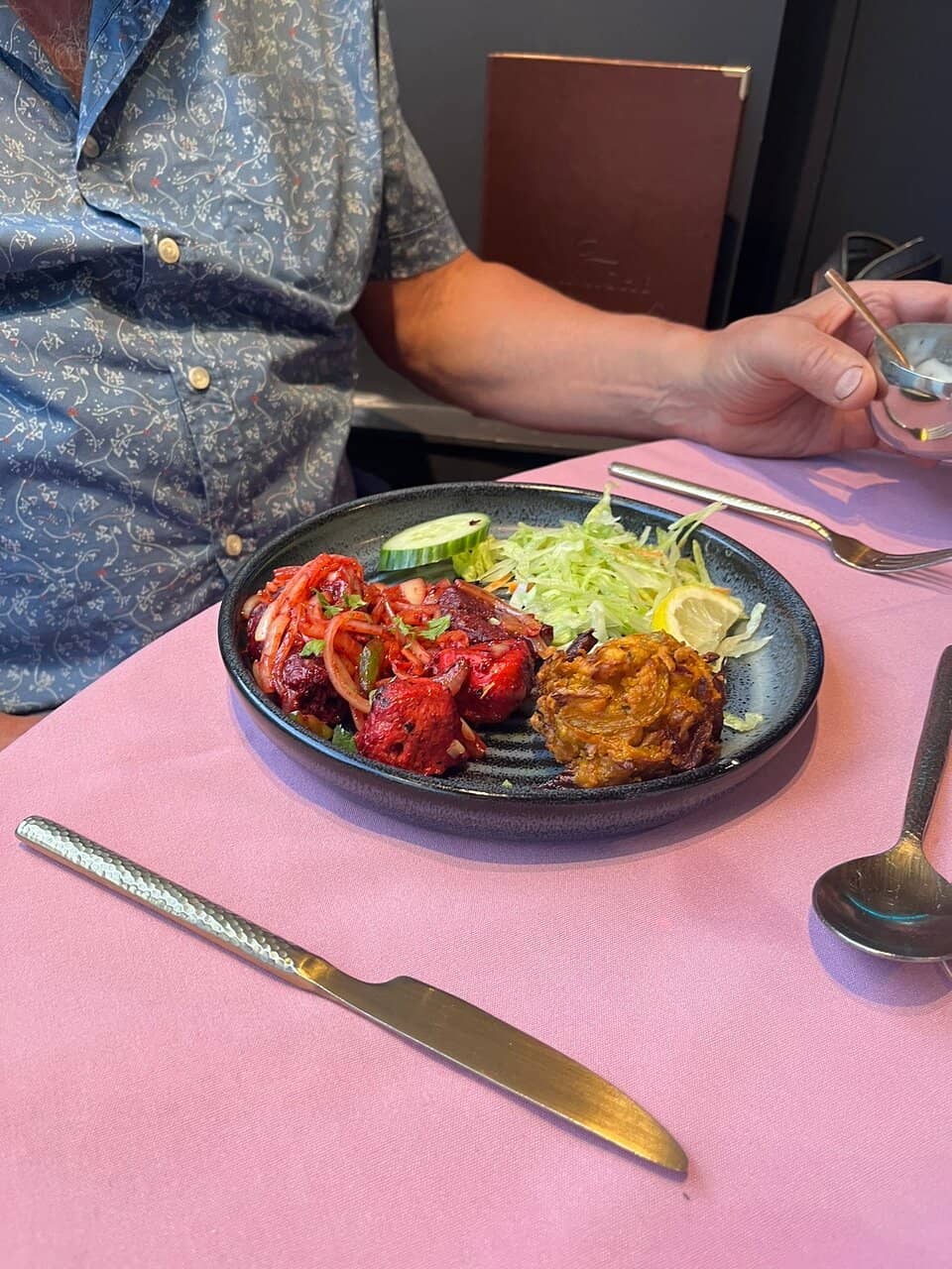 Warm & Attentive Ambiance