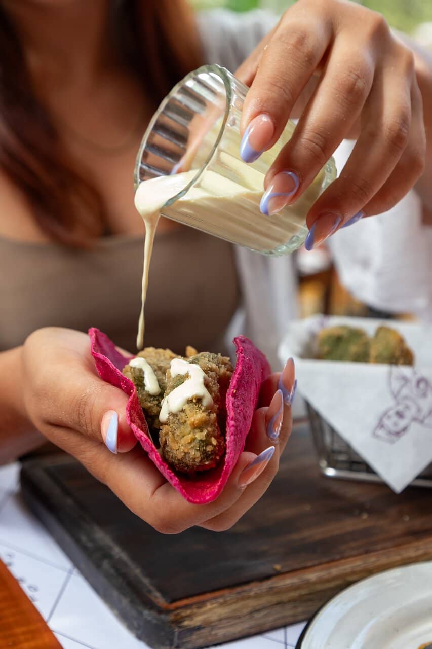 Vibrant Cocktails & Ambiance