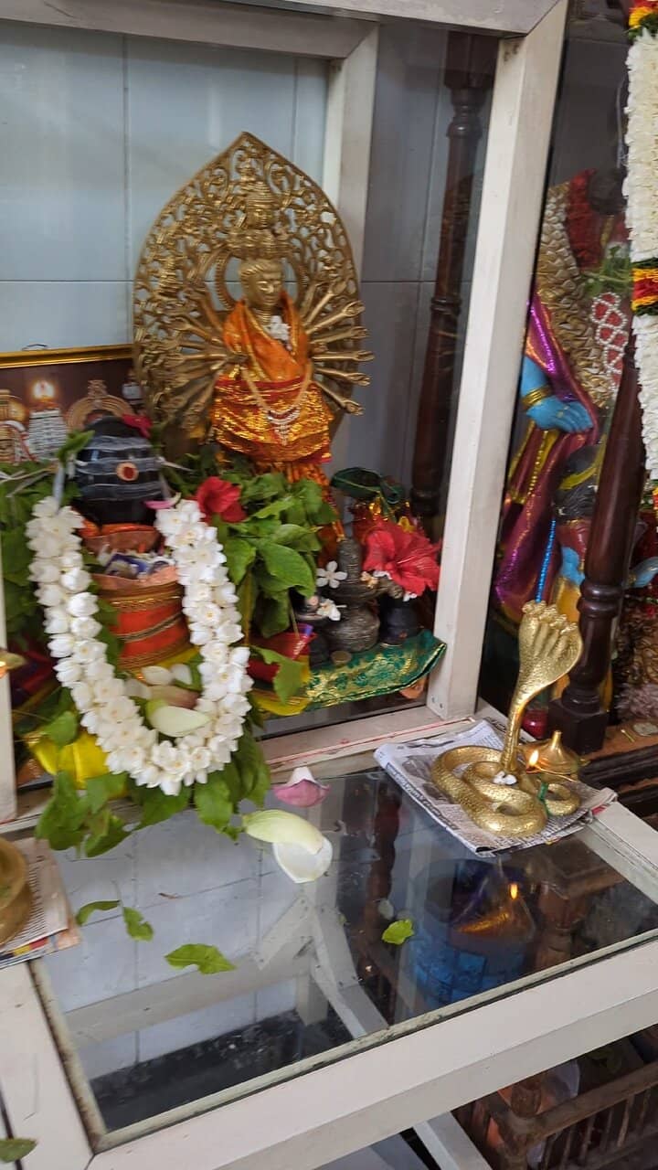 Mirror-Designed Walls