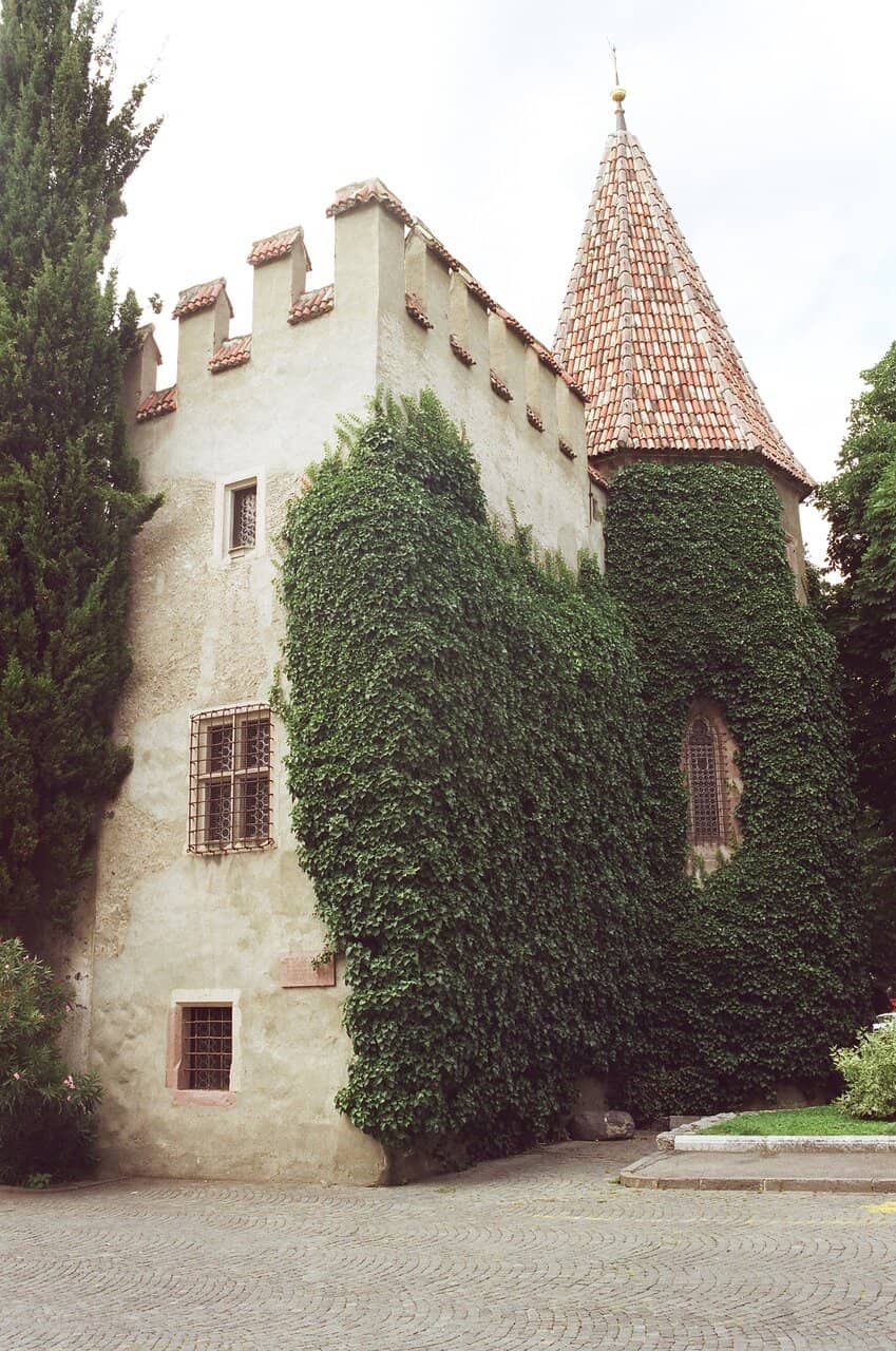 Charming Castle Chapel