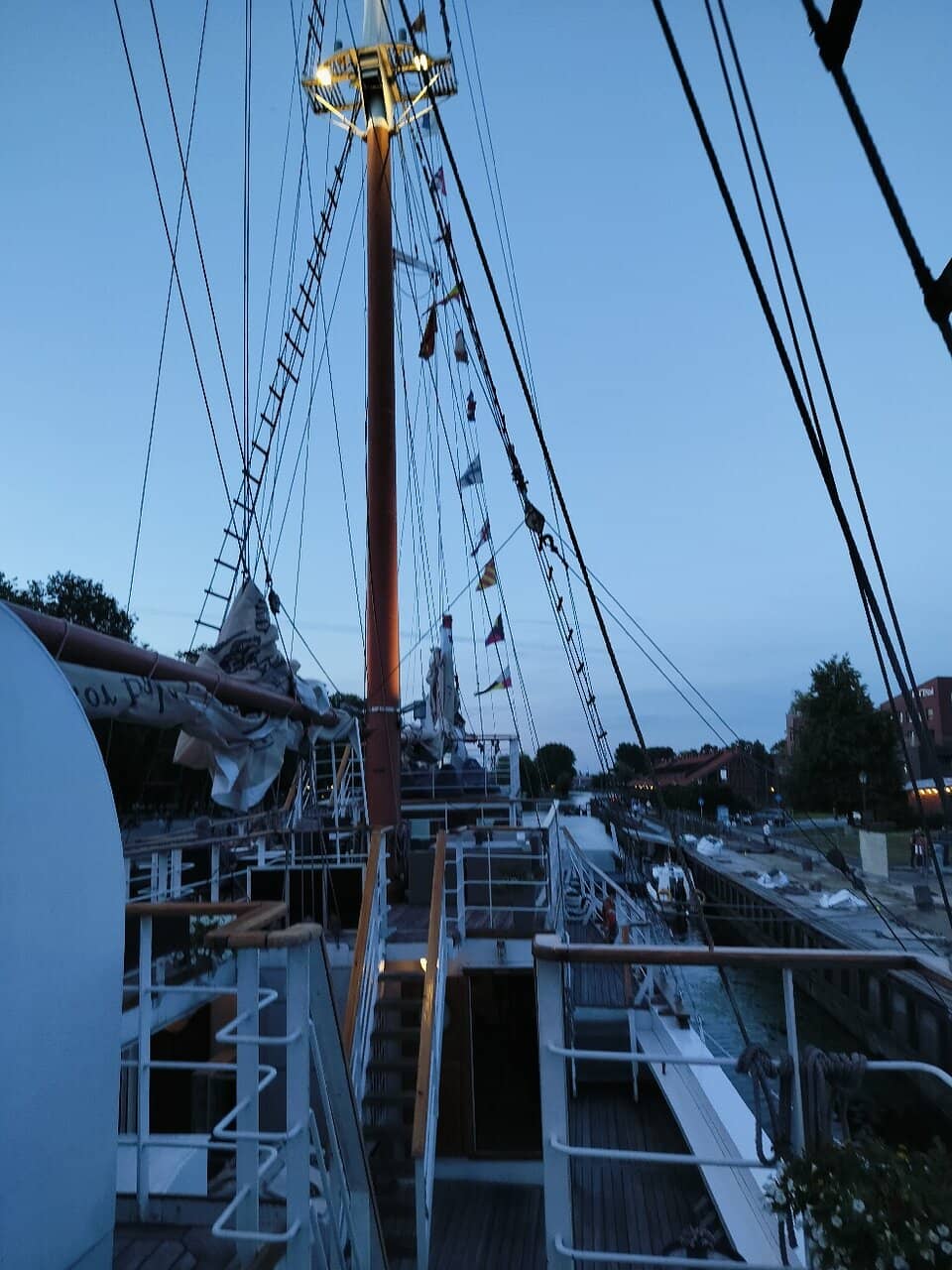 The Tall Ship Ambiance