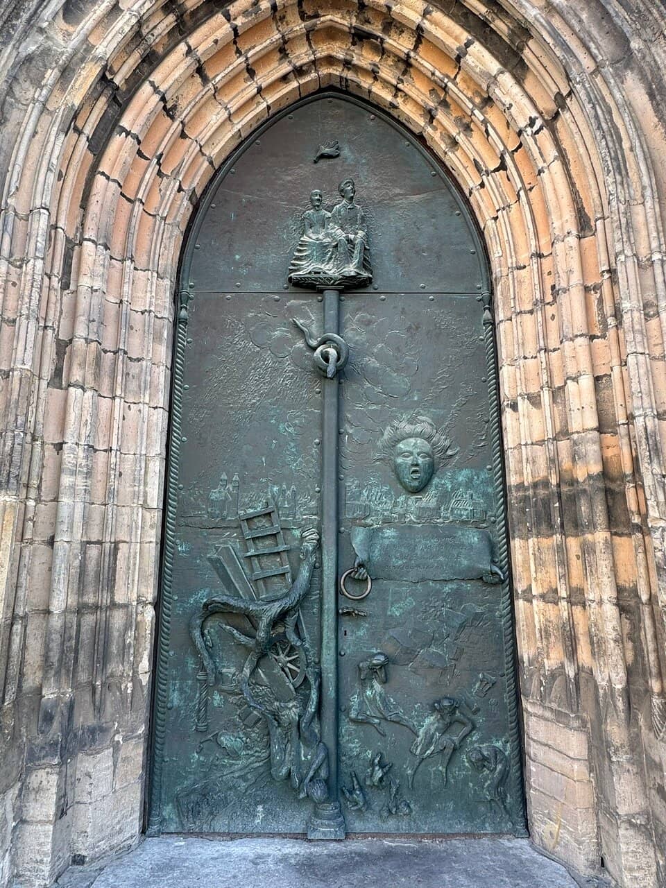 Impressive Nave Space