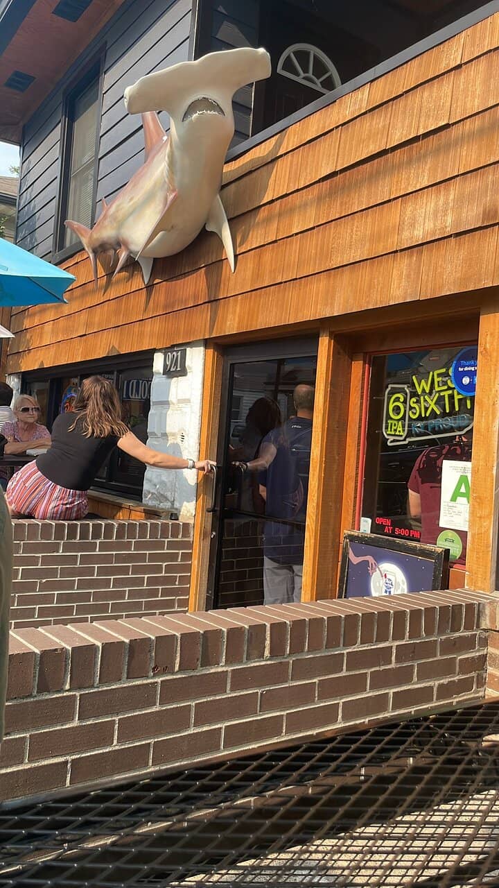 Neighborhood Gem Ambiance