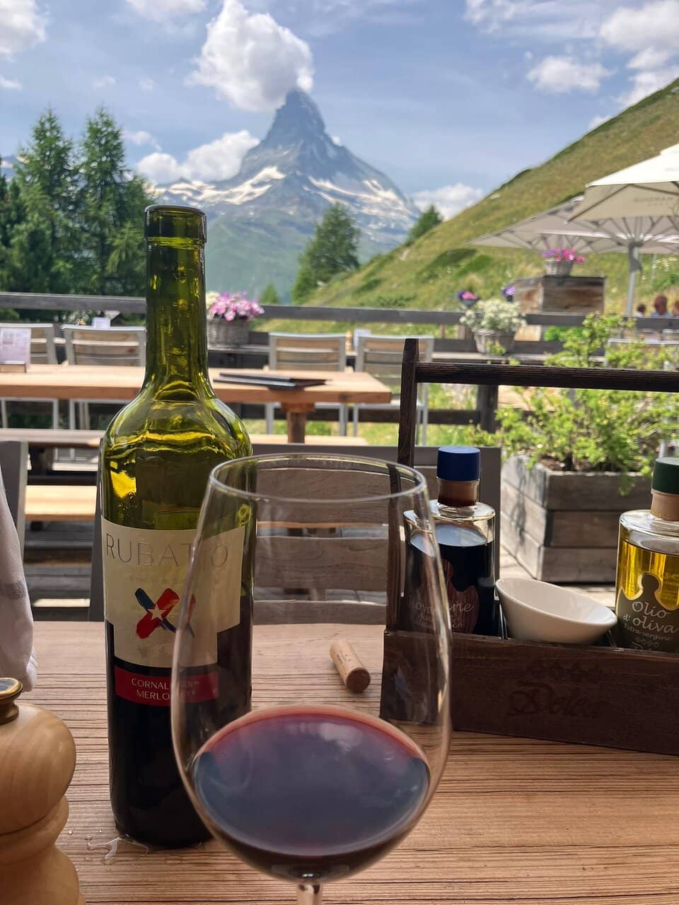 Vibrant Apres-Ski Atmosphere