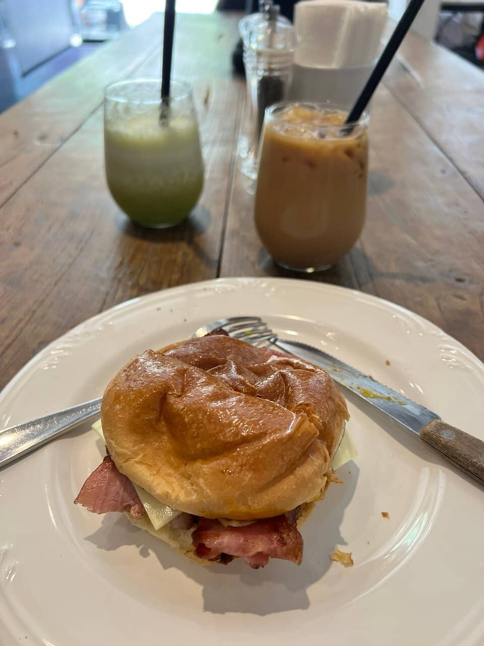 Instagrammable Black and White Ambiance