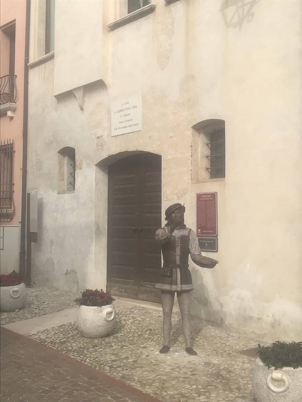 Statue Welcome