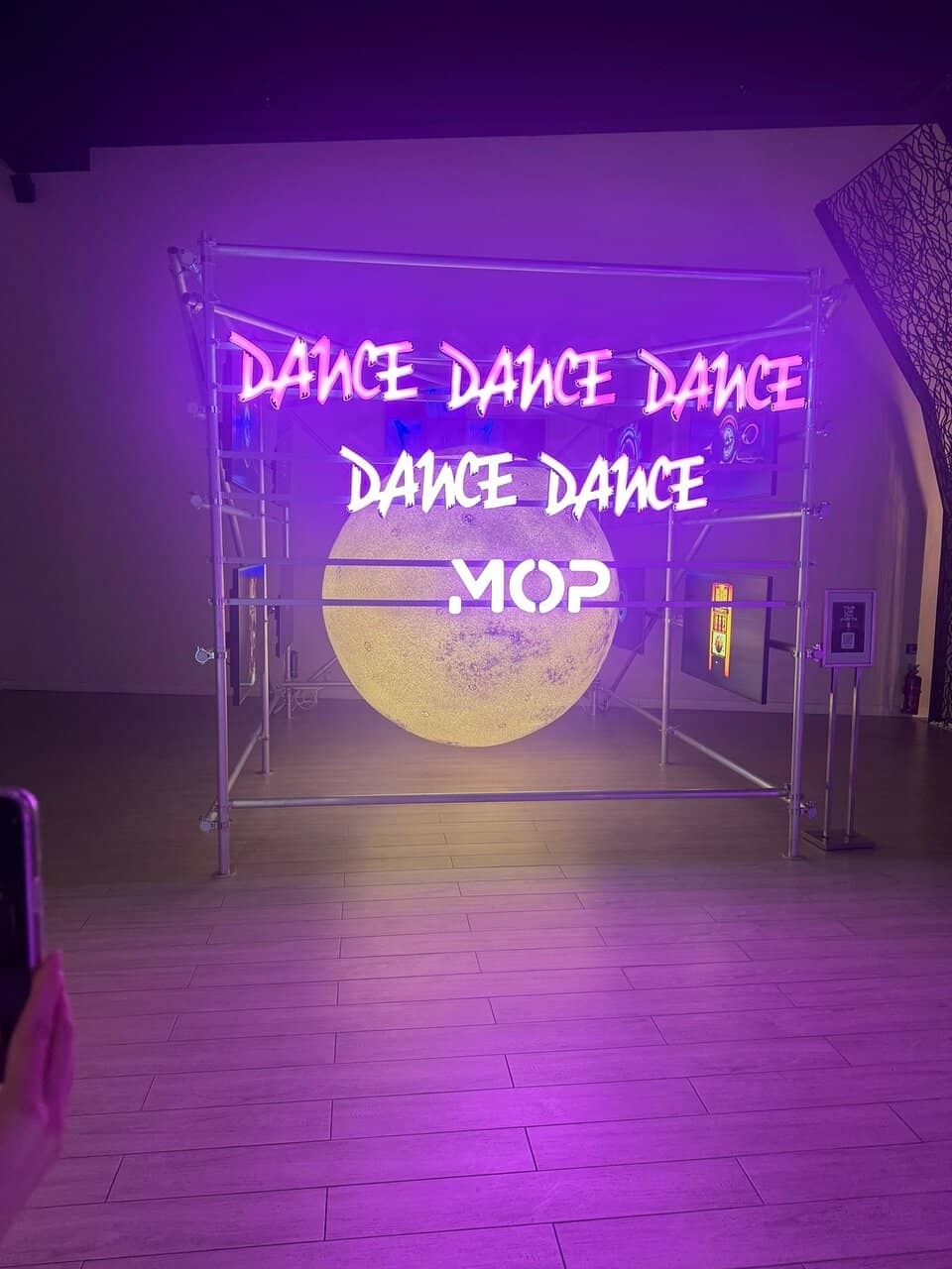 Live Music & DJ Sets