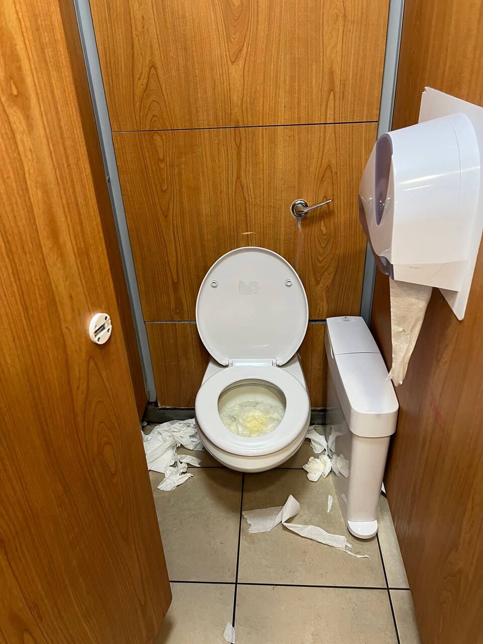 Lakeside Dining & Food Court