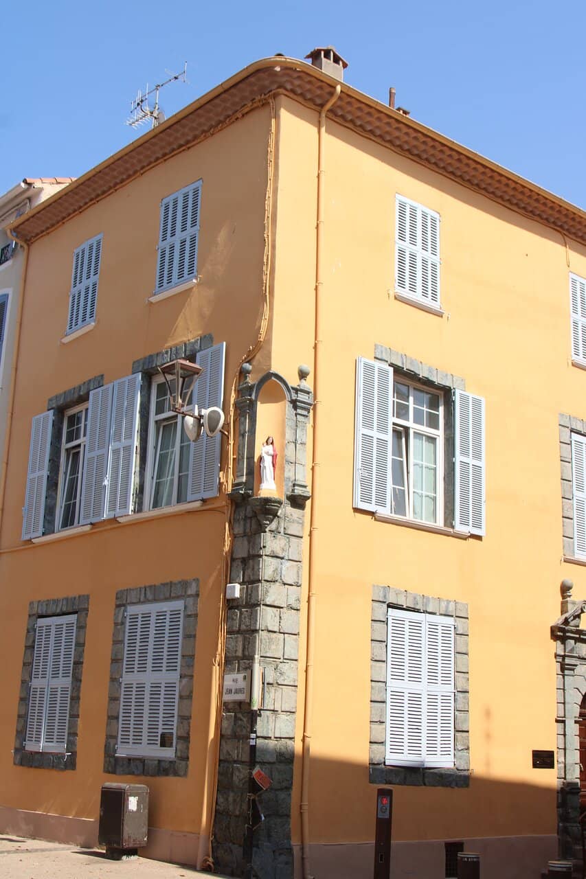 Vertical photo