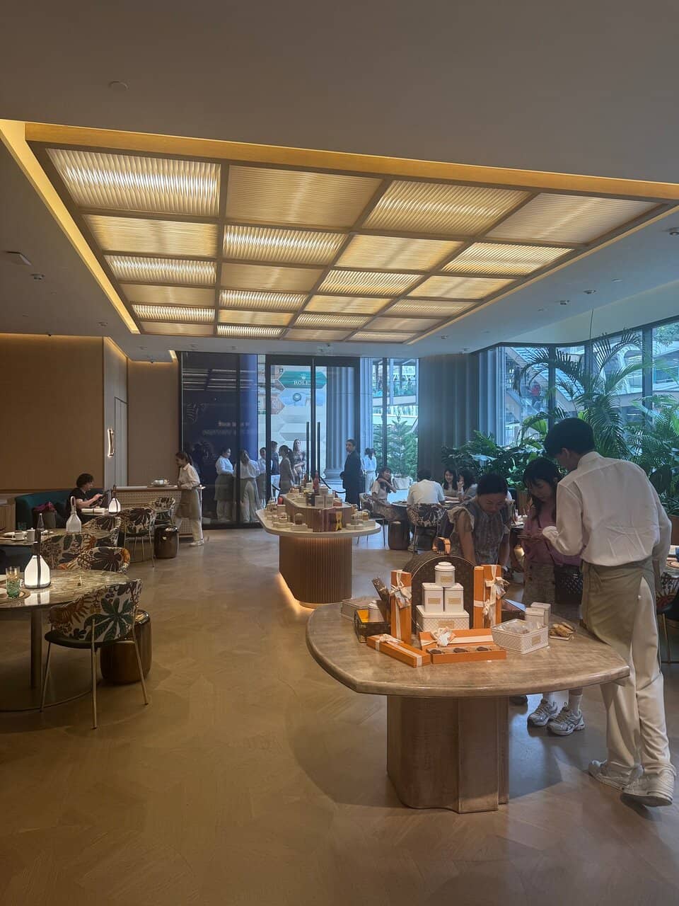 Le Café Louis Vuitton