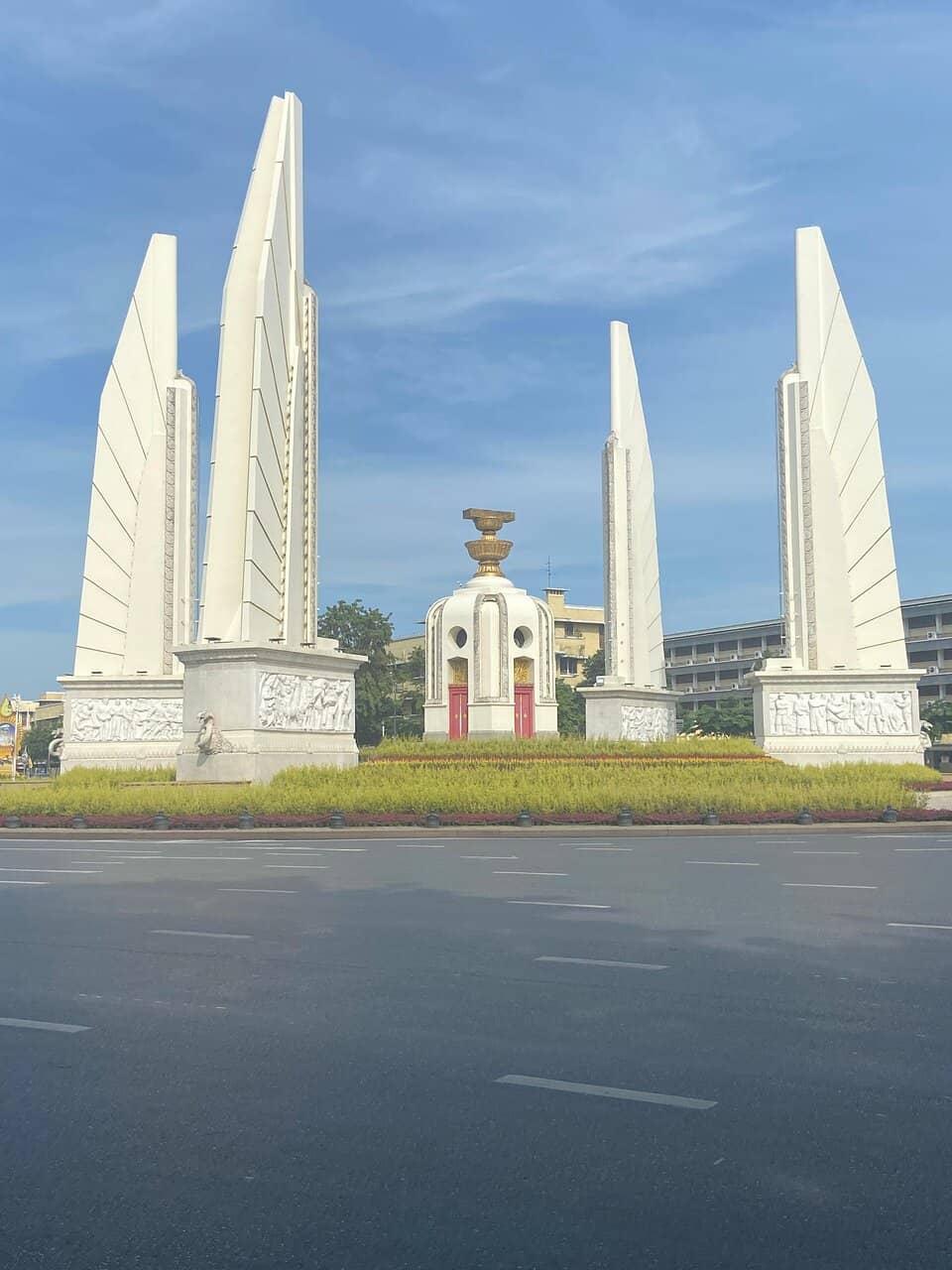 Nightlife & Local Eateries