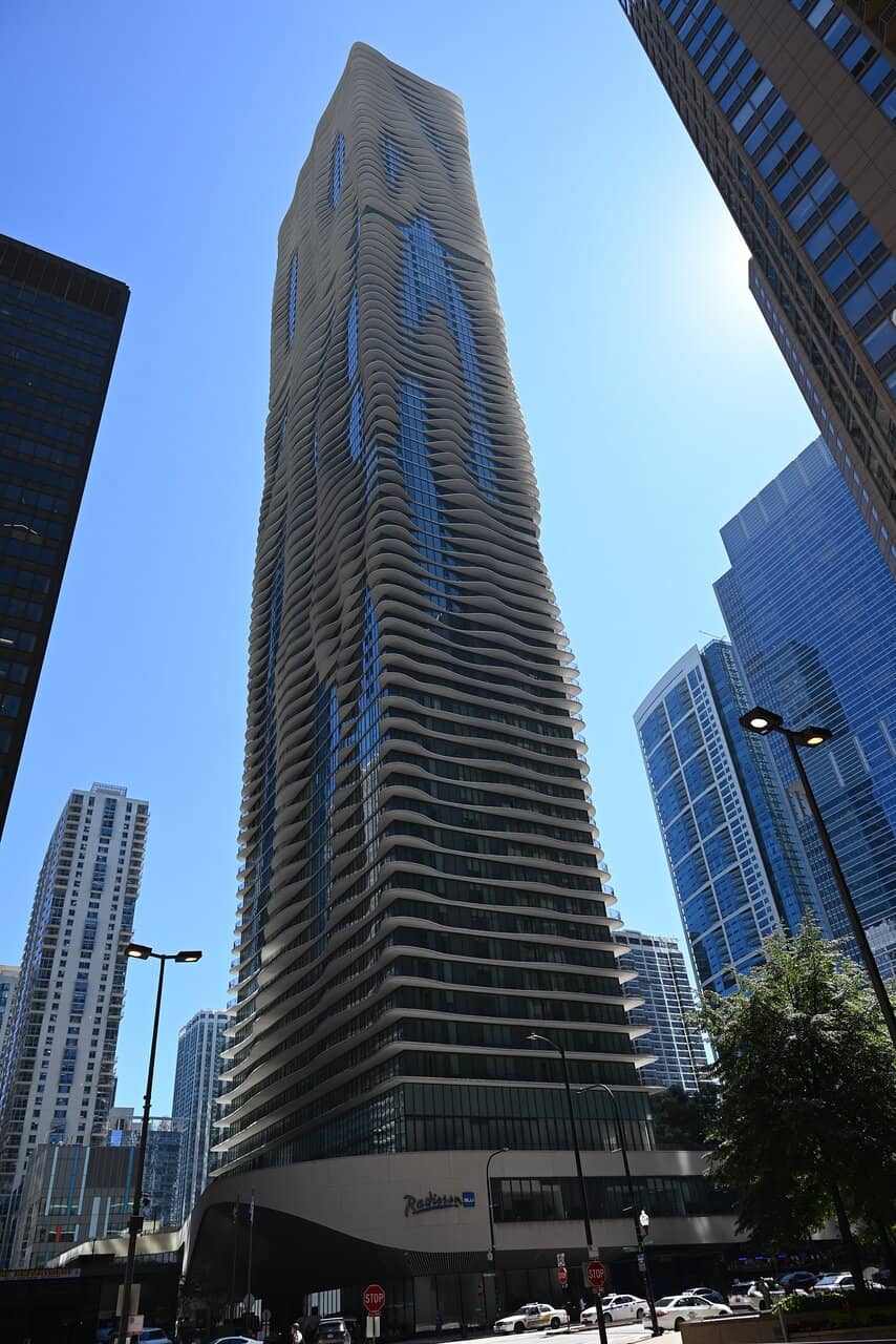 Aqua Tower Chicago (2026) – Best of TikTok, Instagram & Reddit Travel Guide