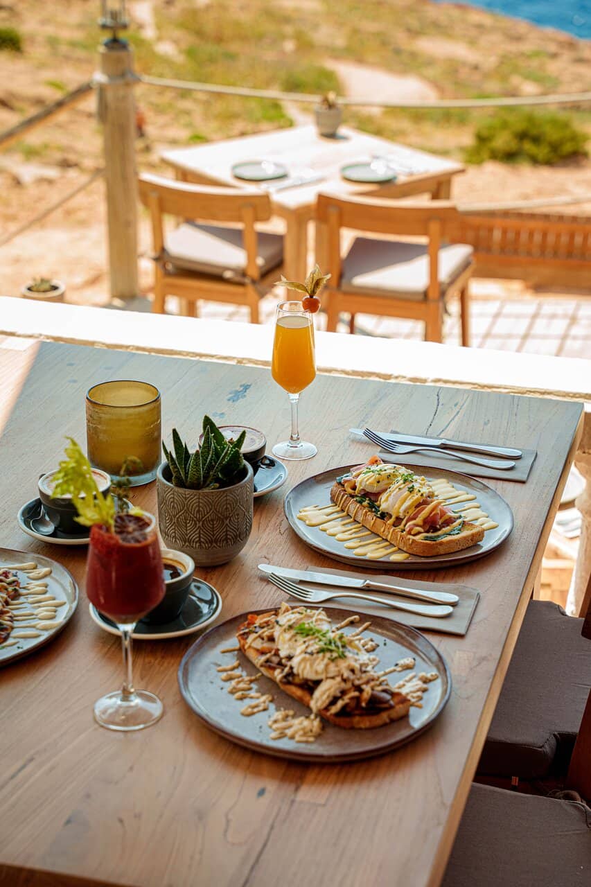 Casual Terrace Dining