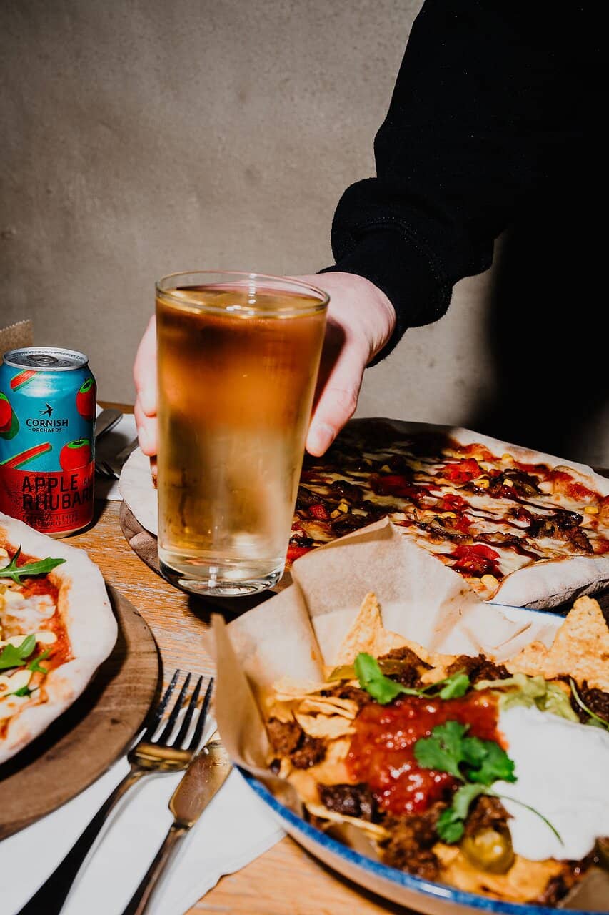 Lively & Casual Atmosphere