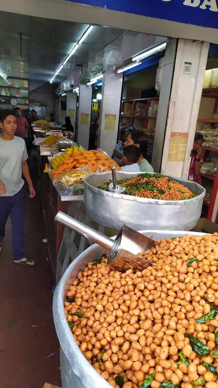 Diverse Household Goods