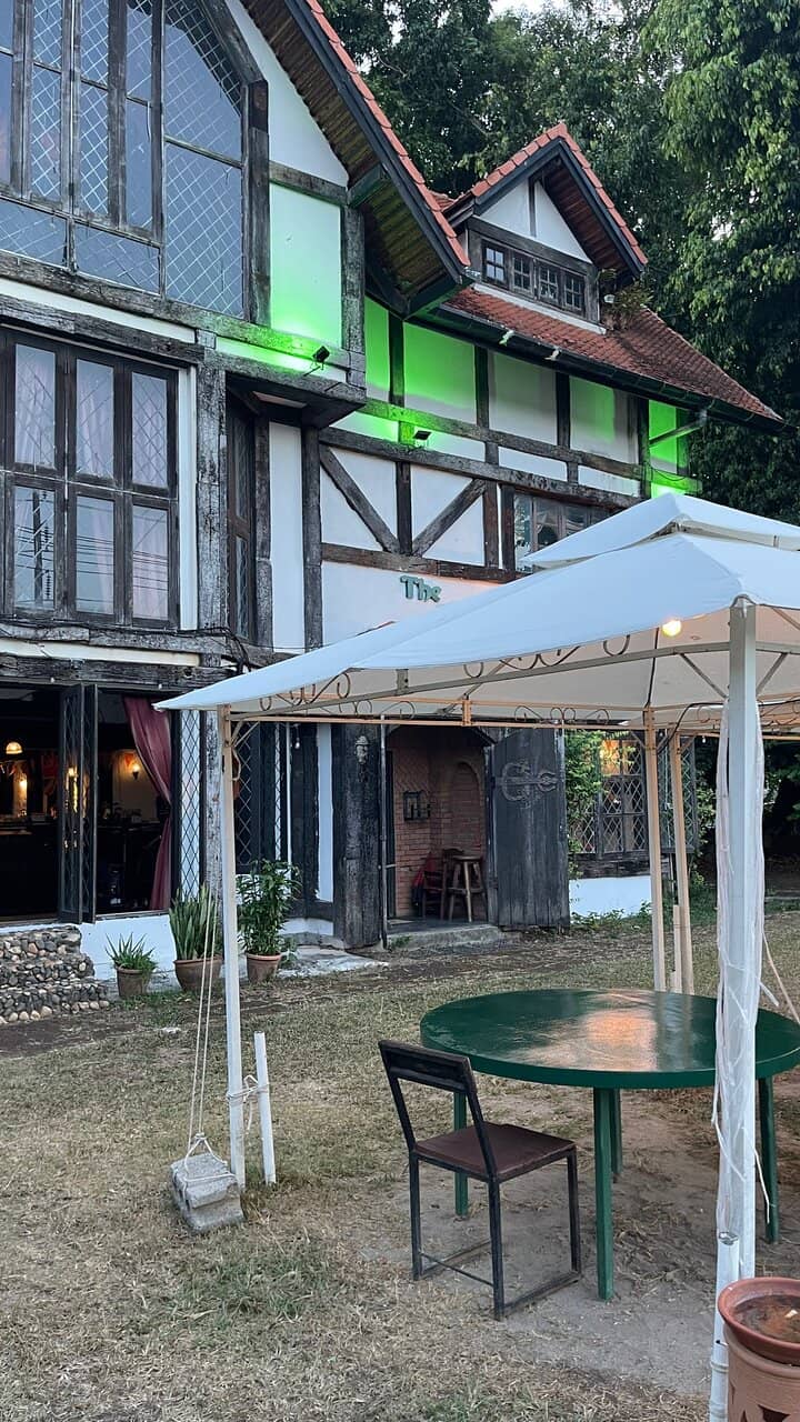 Courtyard Seating