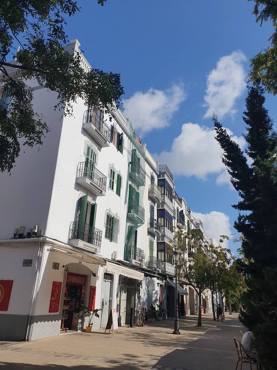 Shopping and Dining Hub