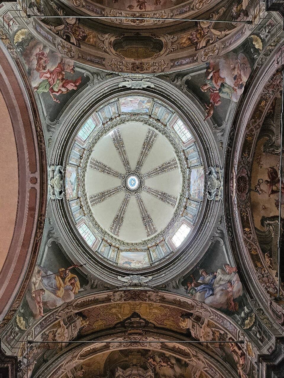 Intricate Trompe-l'oeil