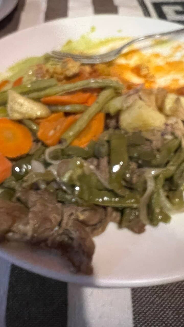 Vibrant Atmosphere with Live Entertainment