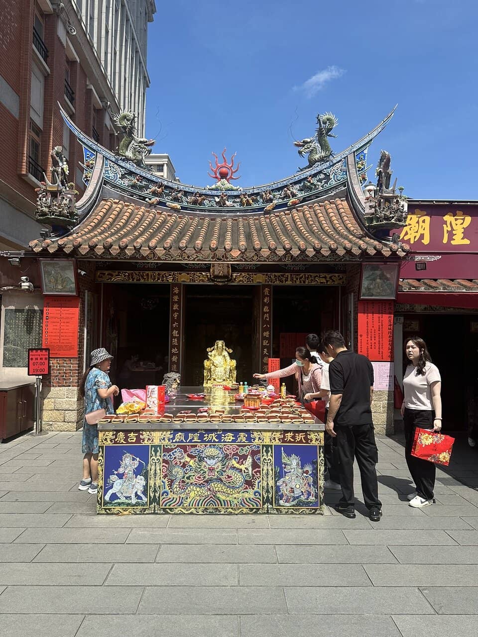 Artisan Boutiques & Cafes