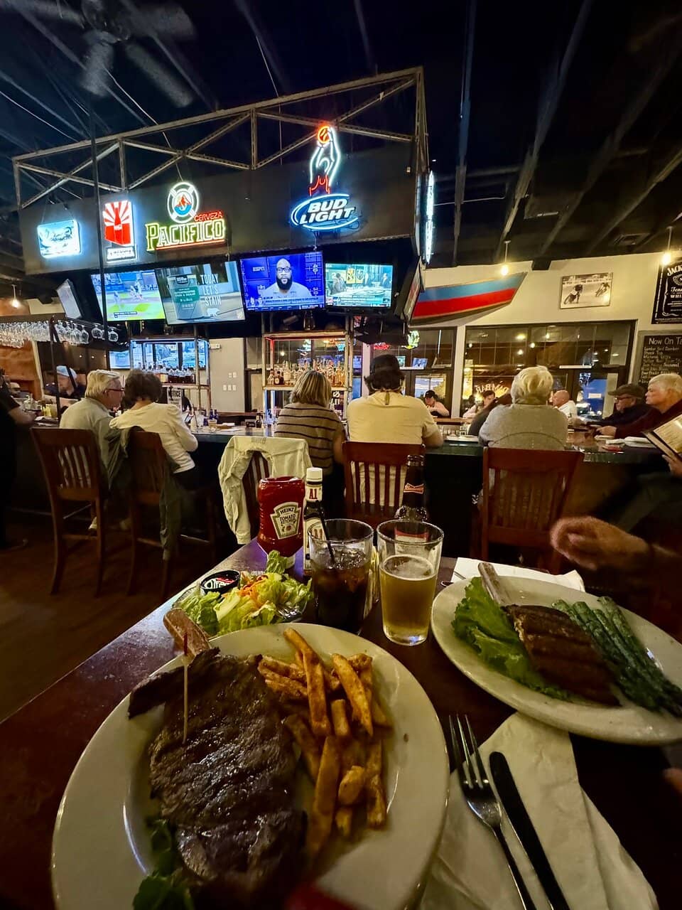 Dam-Inspired Ambiance