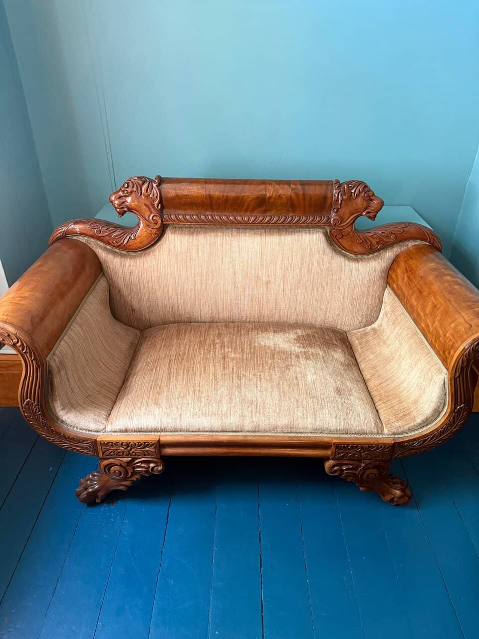 Lush Gardens & Grounds