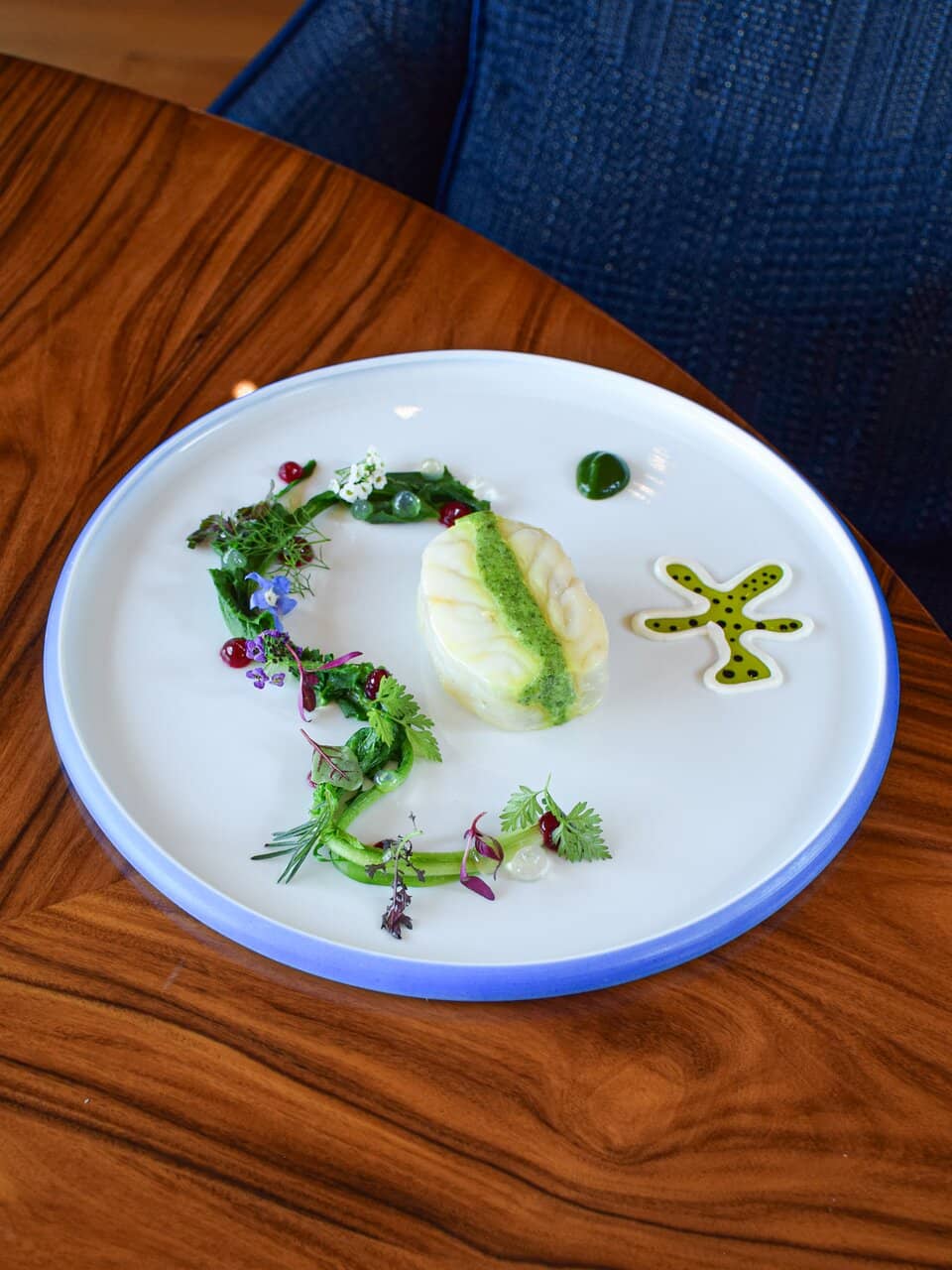 Rombo chiodato, lattuga di mare, uova di trota e beurre blanc