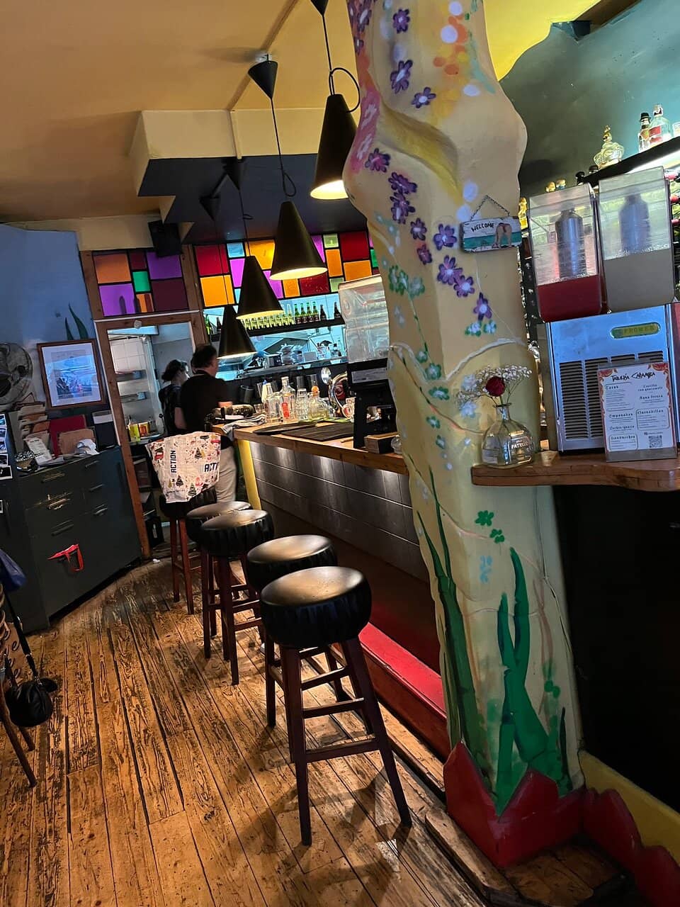 Lively Island Atmosphere