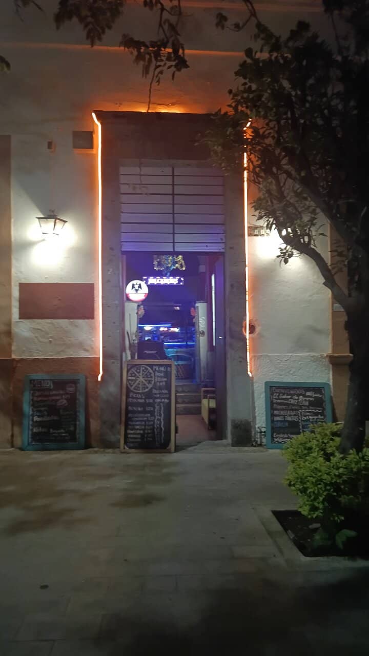 Artisan Crafts & Sculptures