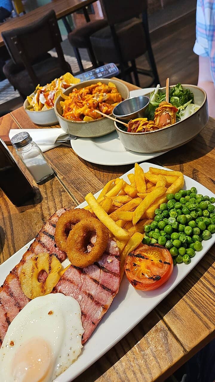 Lively Sports & Entertainment Hub